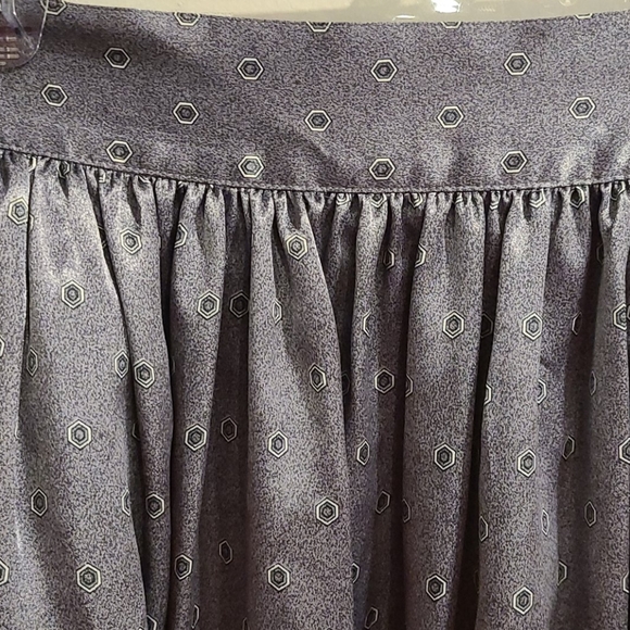 Ports international satin feel skirt Grey w/patter - Picture 3 of 7